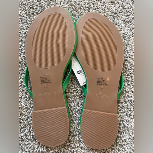 New York & Company Flip Flops- green NWT - Picture 4 of 5
